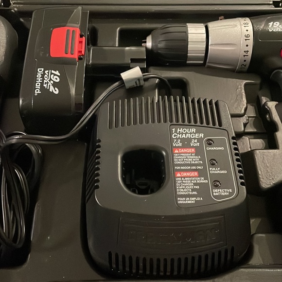 Craftsman die hard to drill cordless 19.2 V with carrying case used 2times Lnew - Picture 6 of 8